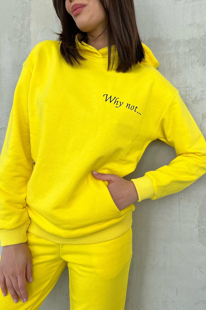 Спортивный костюм в желтом цвете с надписью «Why not...»