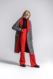 Серое пальто с красным воротником