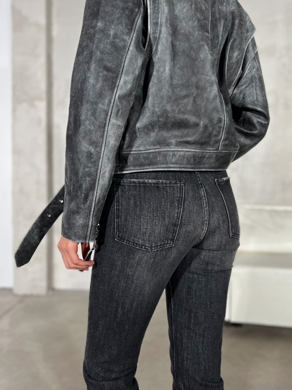 Прямые джинсы черного цвета из 100% хлопка