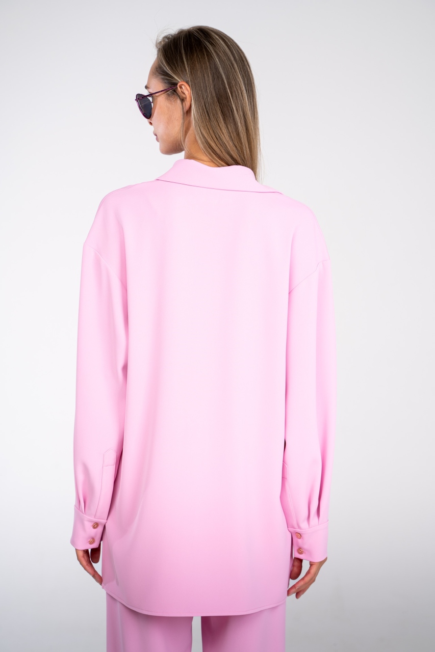 Блуза с разрезами в розовом цвете