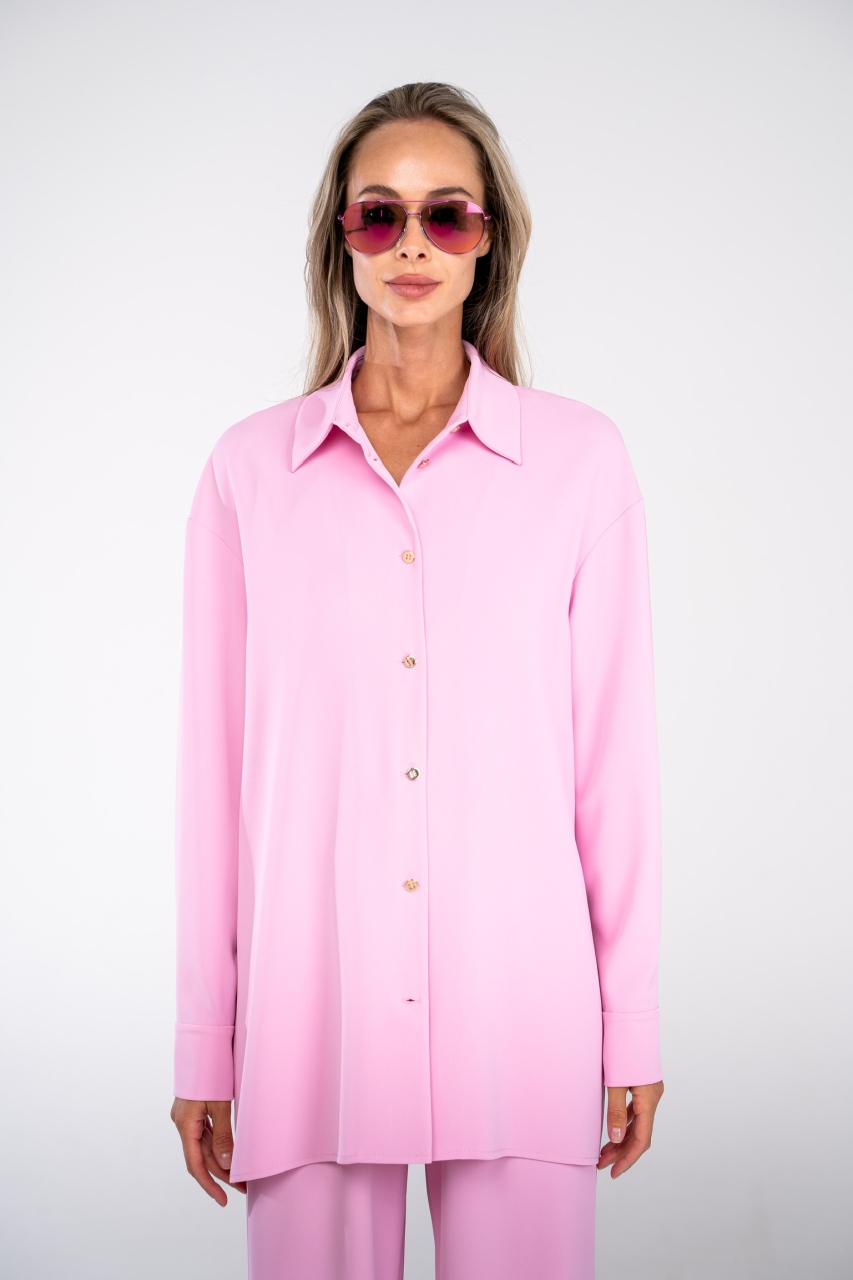 Блуза с разрезами в розовом цвете