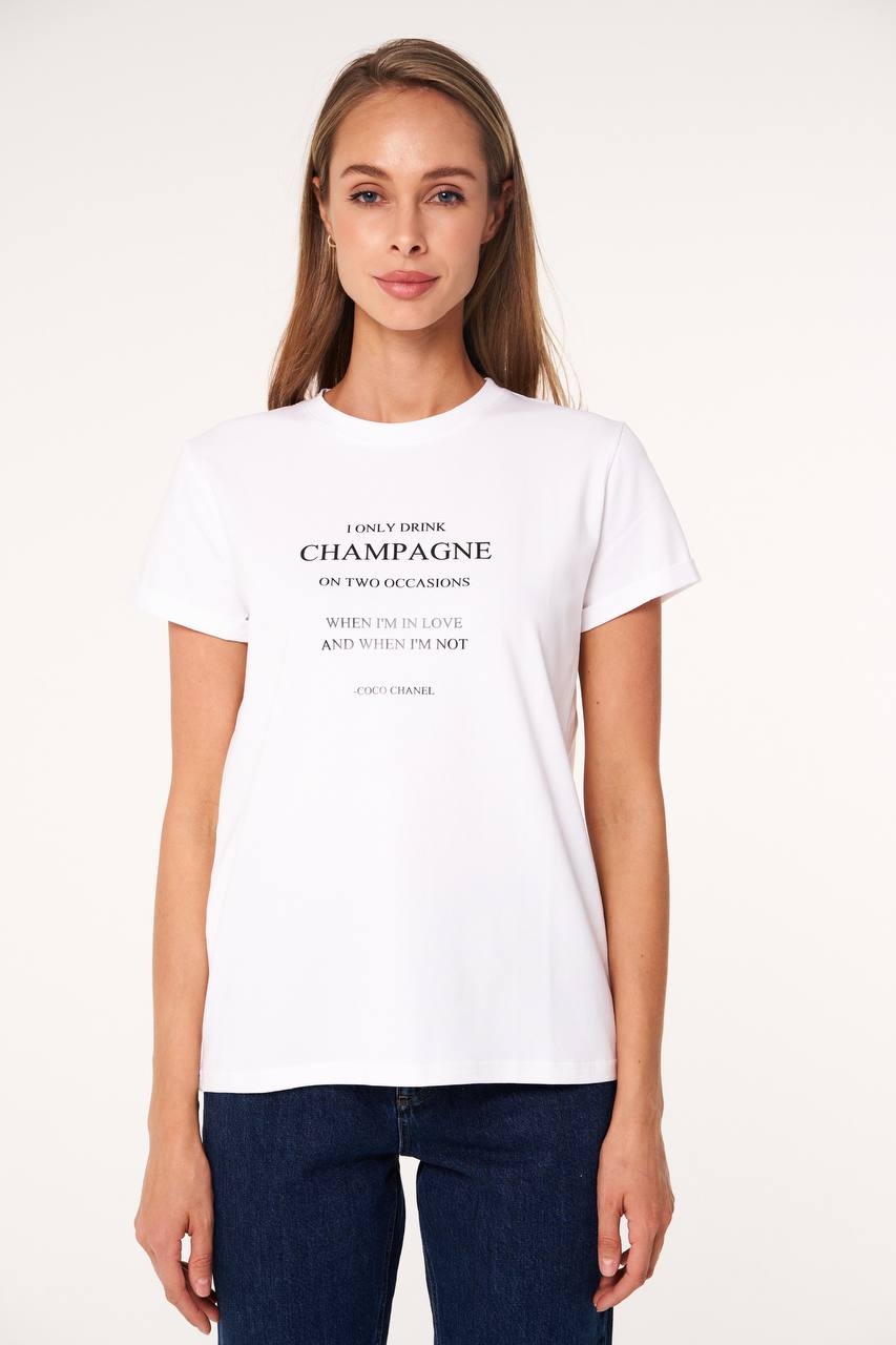 Футболка из 100% хлопка в белом цвете с надписью «I only drink champagne»
