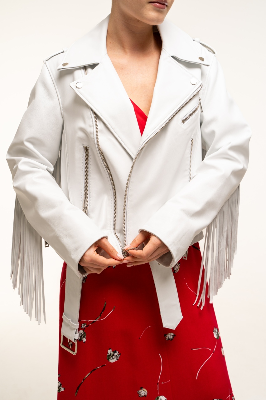Куртка с бахромой из 100% натуральной кожи ягненка в белом цвете