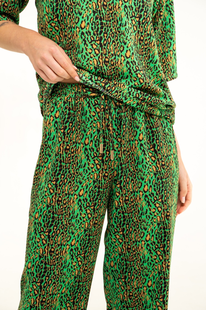 Брюки палаццо на резинке с завязками в цвете зеленый леопард