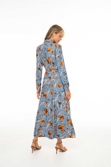Платье-рубашка с поясом в голубом цвете пижма