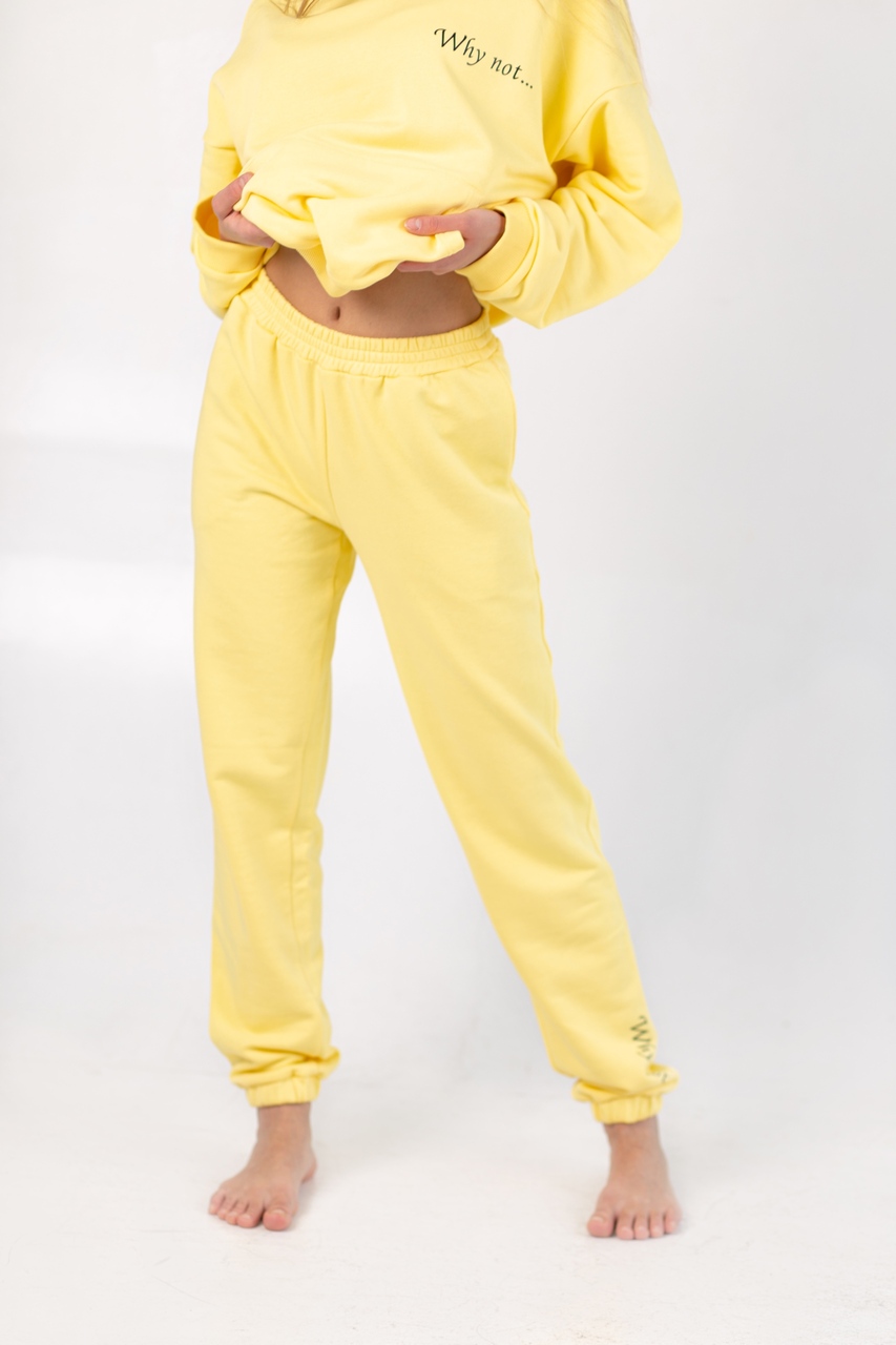Спортивный костюм желтый