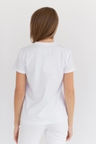 Белая футболка с глиттерным принтом на груди