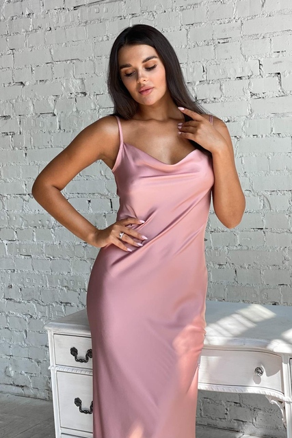 Розовое платье-сорочка