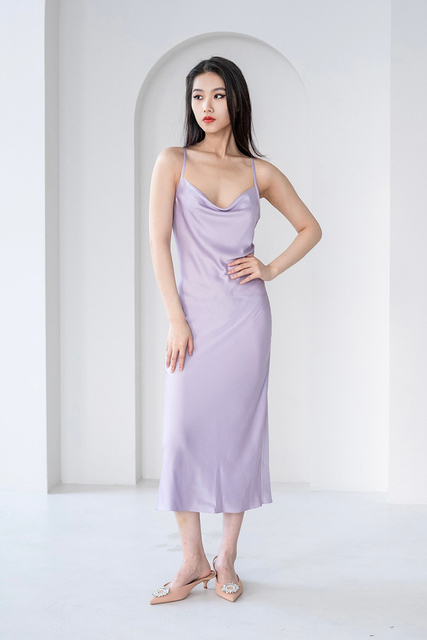 Платье-сорочка в лиловом цвете